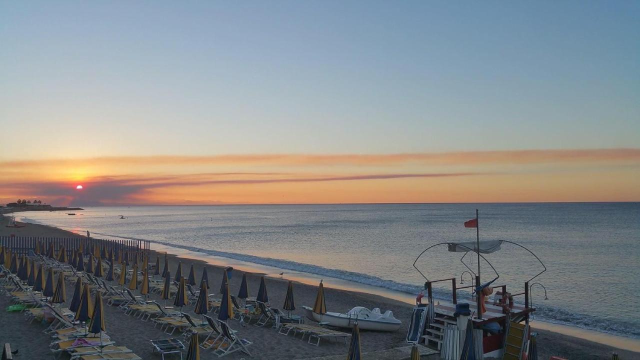 Don Pedro Beach House Savona Bagian luar foto