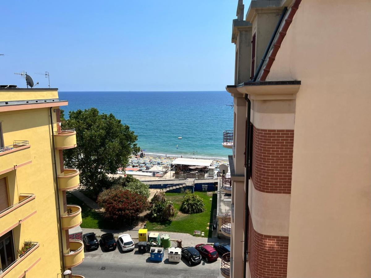 Don Pedro Beach House Savona Bagian luar foto